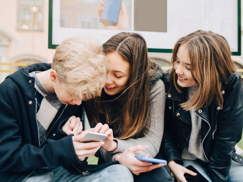 Les quatre meilleurs smartphones pour votre adolescent à moins de 100 €